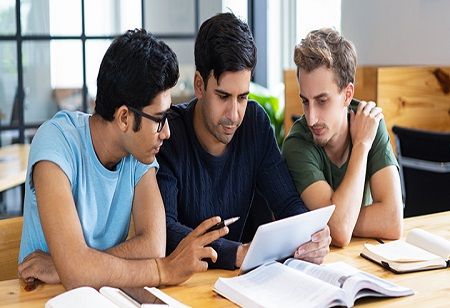 Local University Launches Vietnamese Culture Program for Foreigners